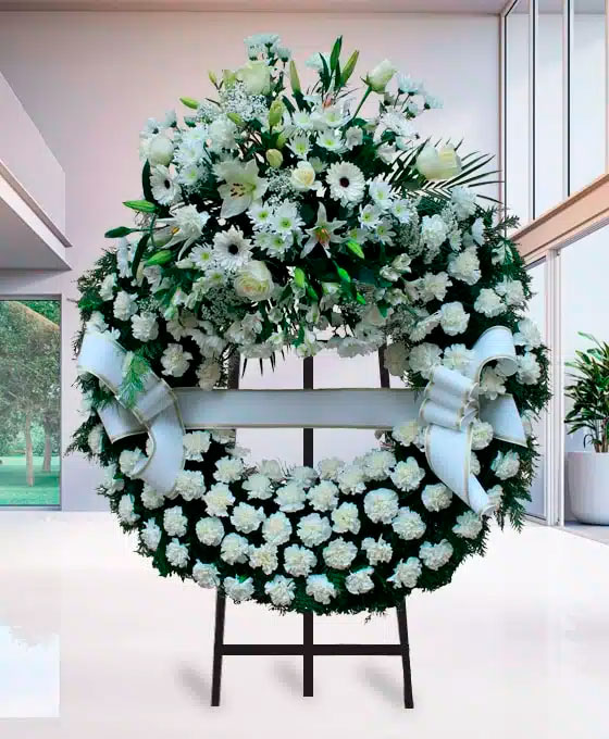 Corona Funeraria de claveles blancos para Tanatorio Hospital Universitario Móstoles